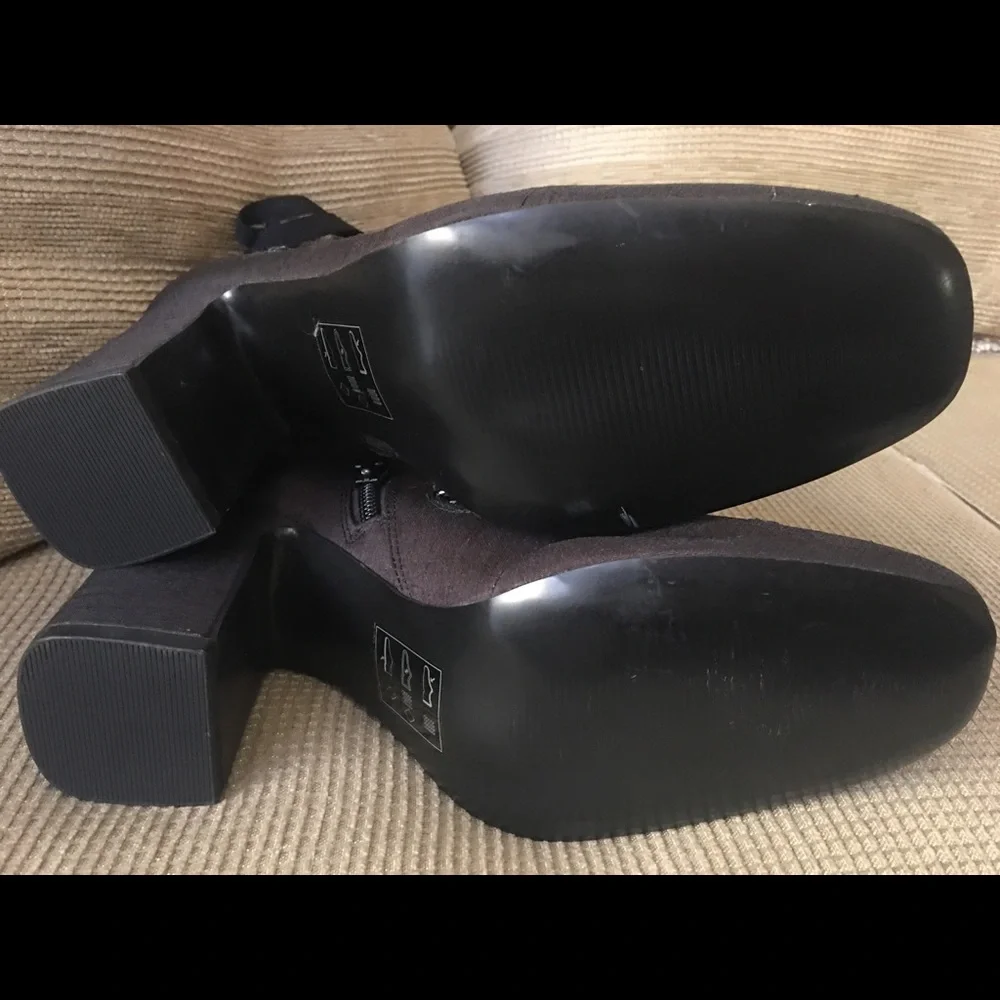 Asos Black embroidered flowers and butterflies ankle boots block heel size 8 - Picture 7 of 11